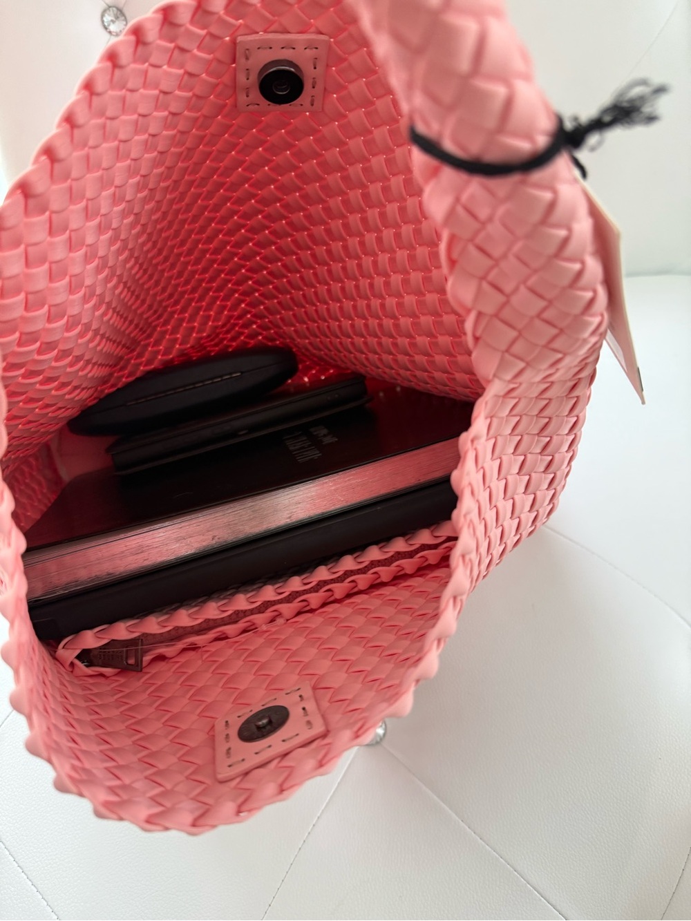 Sol and Selene Pink Woven Hobo Bag with Matching Pouch - Picture 7 of 12
